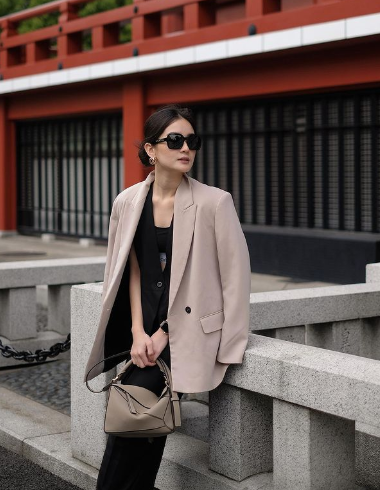 10 Bahasa Tubuh Wanita Sukses Agar Percaya Diri, Salah Satunya Membuat Kontak Mata